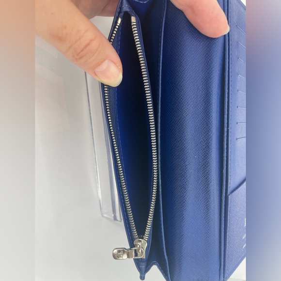 Louis Vuitton Blue Taiga Leather Brazza Wallet - Picture 9 of 9